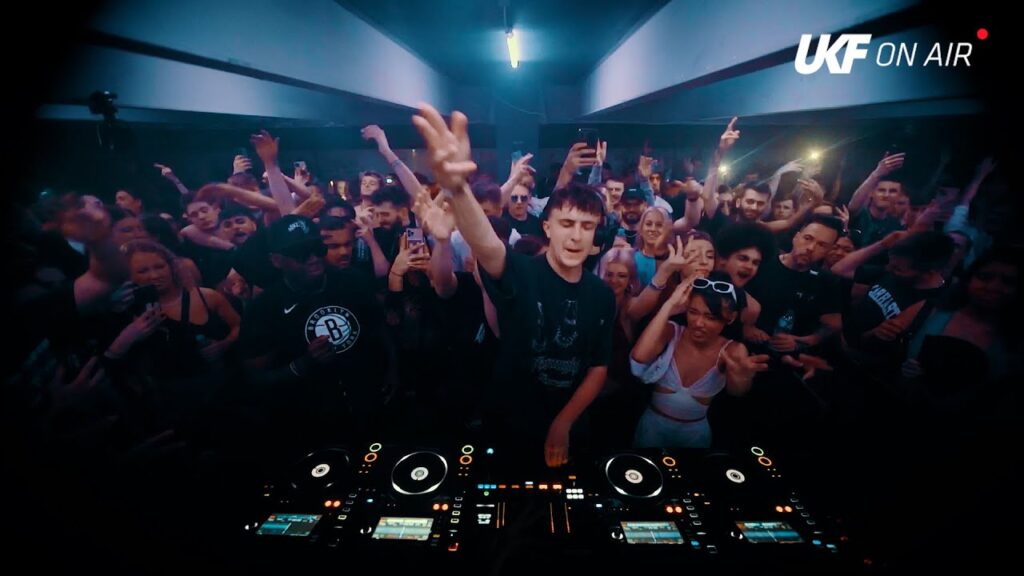 K Motionz DJing his 360º Crowd Control set in New Zealand
